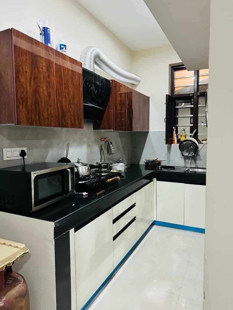 Luxury 2BHK Fully Furnished Flat for Rent in Omega City